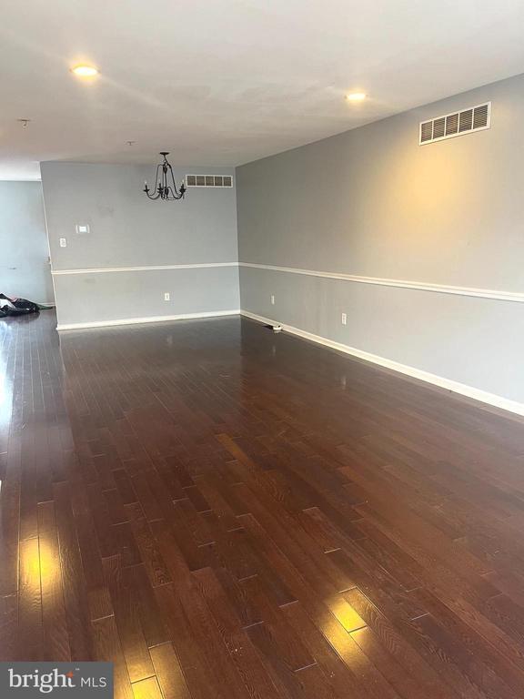 Building Photo - 313 Glenn Rose Cir