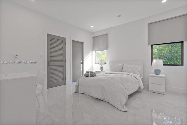 Building Photo - 2889 SW 33rd Ave