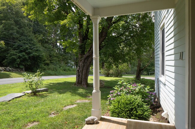 Building Photo - 41 Loon Meadow Dr
