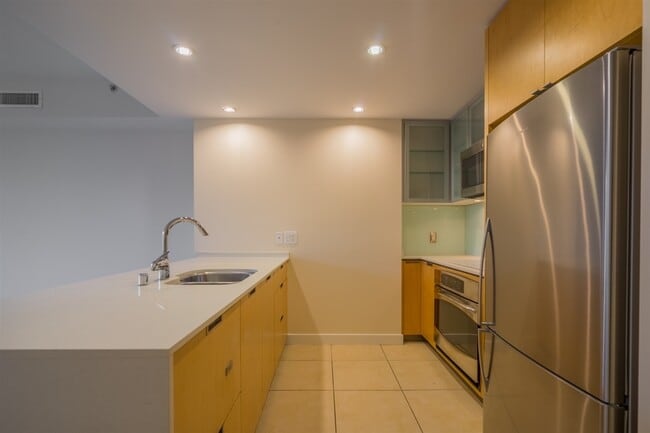 Building Photo - Beautiful 1Br/1Ba Downtown San Diego Condo In High-rise! Water Included! With Parking, Gym, Pool,...