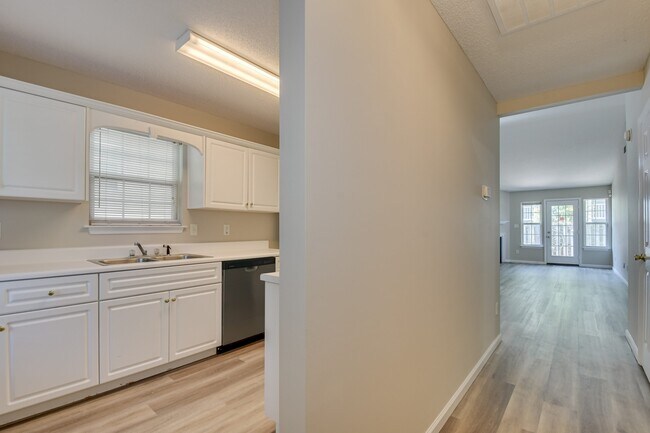 Building Photo - 2014 Emerald Bay Dr