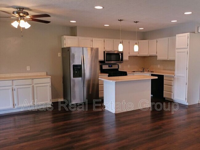 Building Photo - 7428 S 700 E