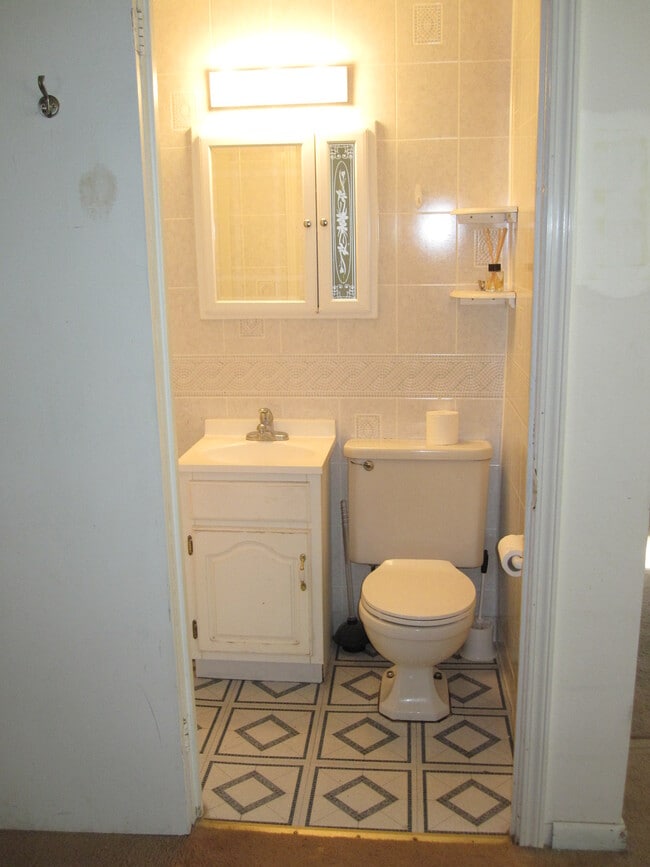 Building Photo - 635 Church Rd