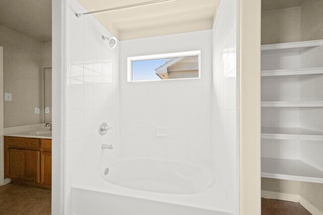 Building Photo - 21130 Field House Ct