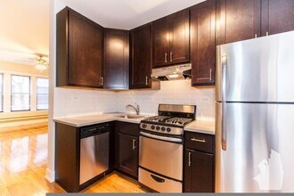 Building Photo - 2 bedroom in Chicago IL 60657
