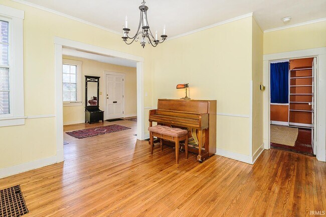 Building Photo - 720 S Park Ave