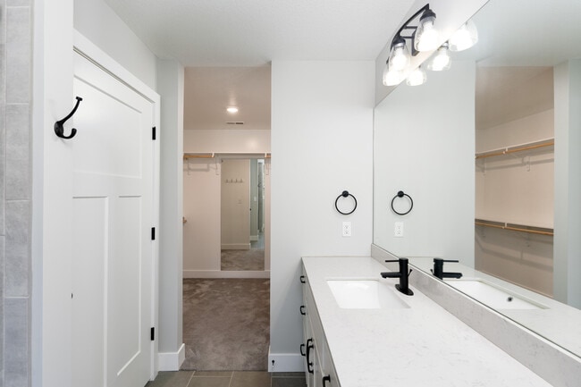 Building Photo - 4914 Glide Cv