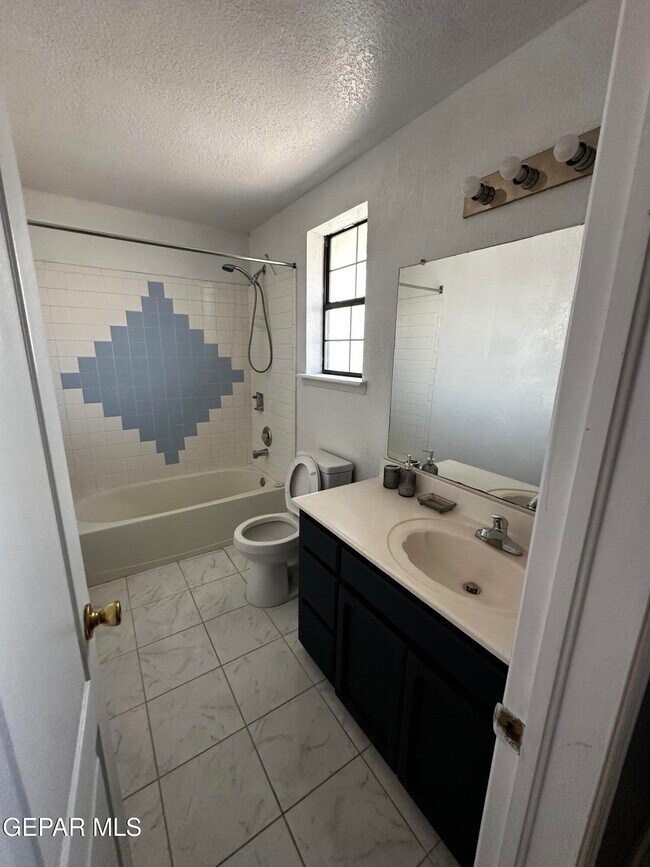 Building Photo - 3181 Queens Garden Cir
