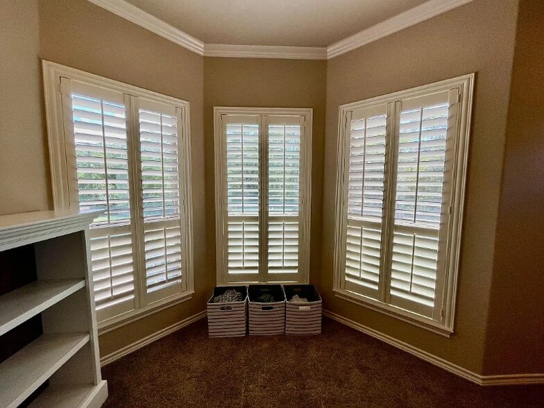 Building Photo - 120 Towering Oaks Ln