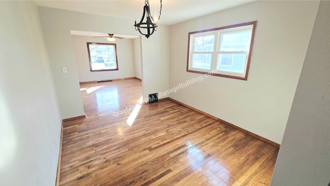 Building Photo - 738 E 35th St
