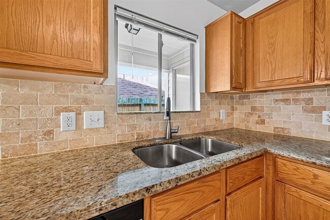 Building Photo - 19439 Hillside Springs Cir