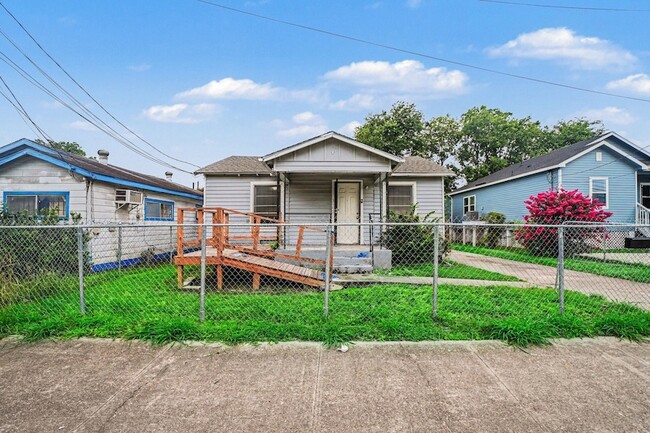 Building Photo - 3107 Altoona St