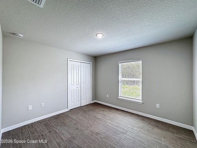 Building Photo - 1101 San Filippo Dr SE