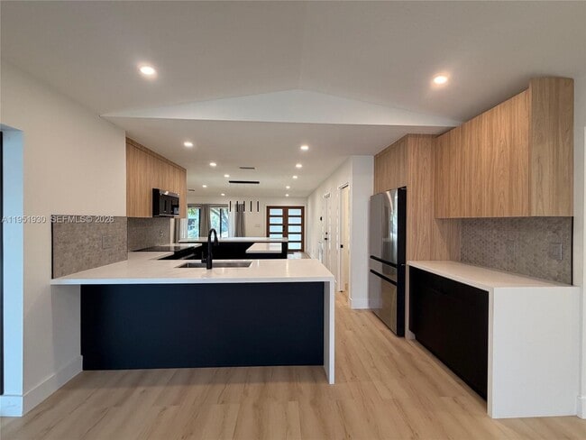 Building Photo - 1462 SW 25th Ave