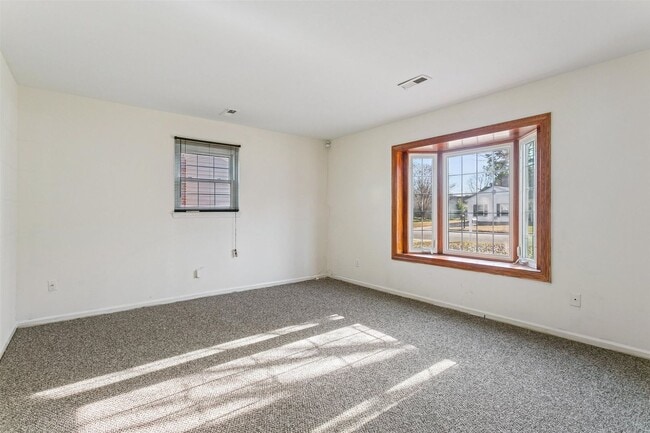 Building Photo - Comfortable Living with Private Yard, Deck & Easy Access to Ft. Eustis