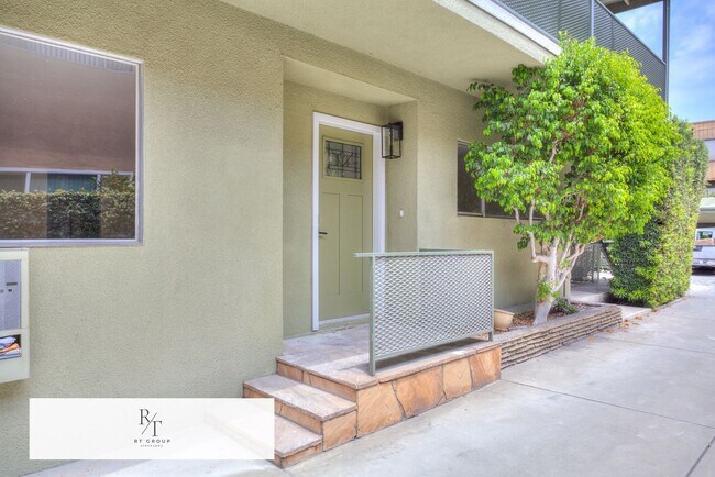 Building Photo - Fully Upgraded Spacious 3-Bedroom Unit in Prime Arcadia Location