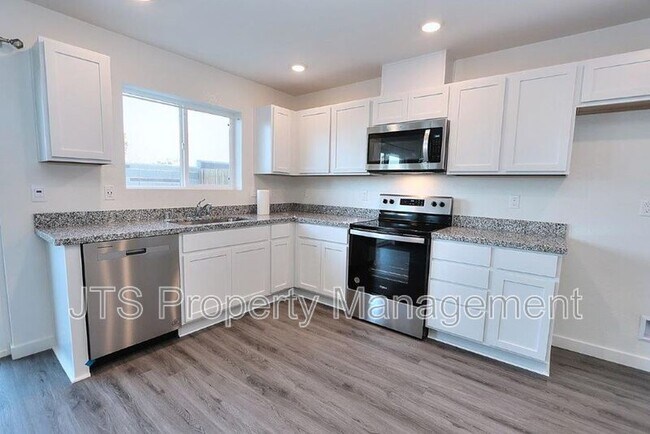 Building Photo - 2097 Shady Tree Cir