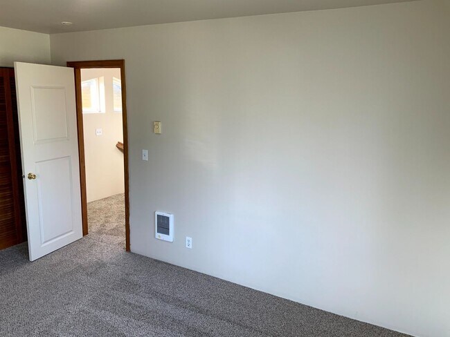 Building Photo - 2 Bedroom in Bethel-Danebo Area