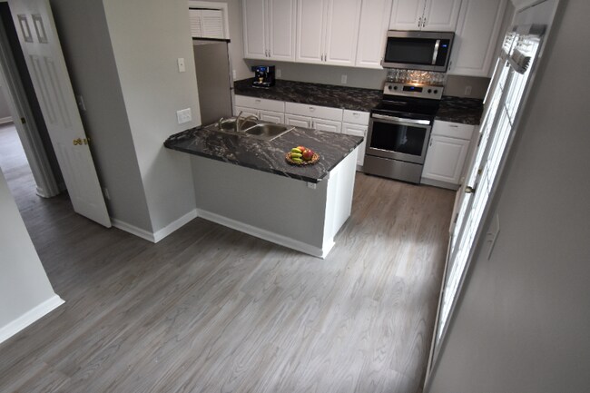 Building Photo - 620 S Main St