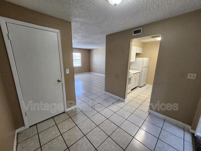 Building Photo - 9209 Tudor Dr