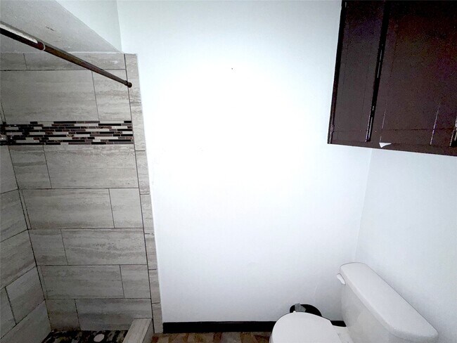 Building Photo - 7130 Kings Dr