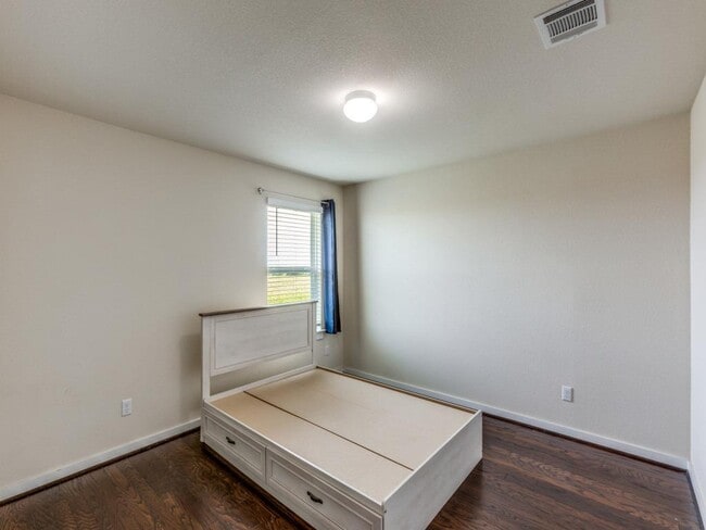 Building Photo - 5906 Wolf Pack Dr