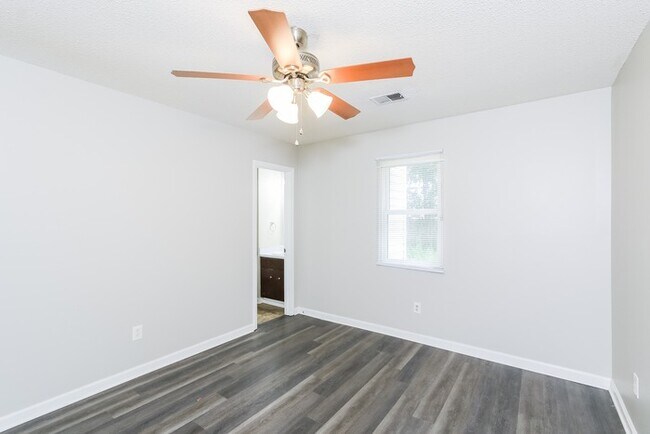 Building Photo - 3 Bedroom Augusta Gem!