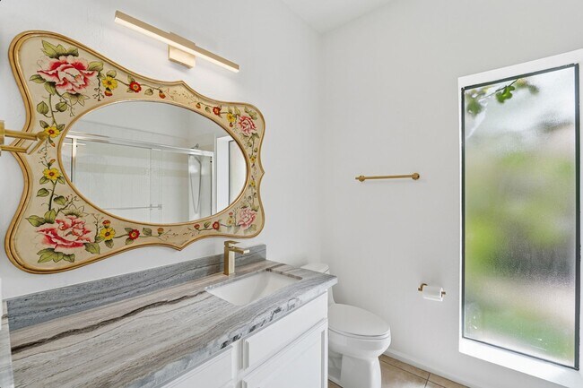 Building Photo - Welcome to this stunning 3-bedroom, 2-bathroom home in the heart of Scottsdale, AZ