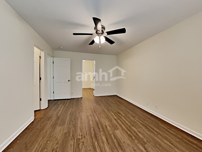 Building Photo - 916 Springs Hill Way