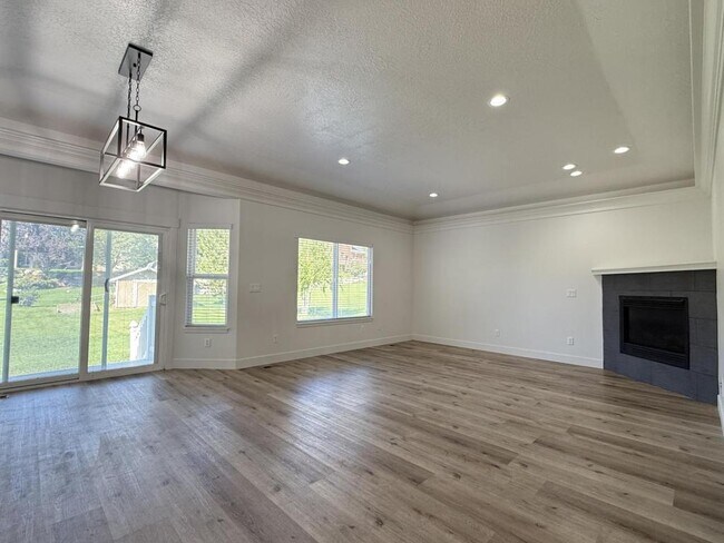 Building Photo - 152 W 4050 N