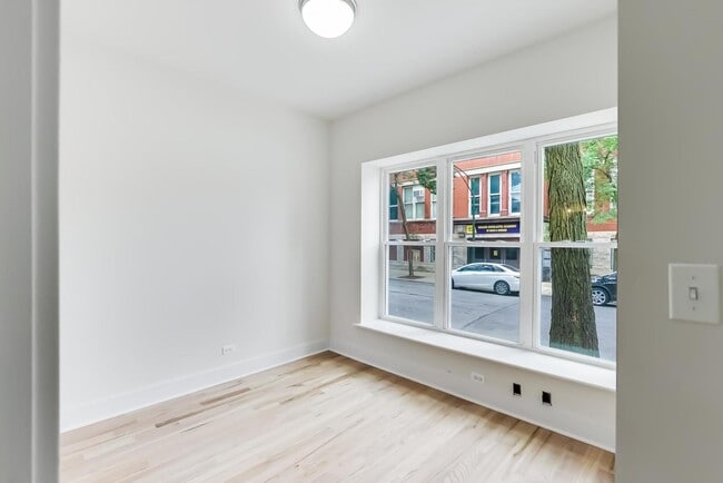 Building Photo - 815 S Carpenter St