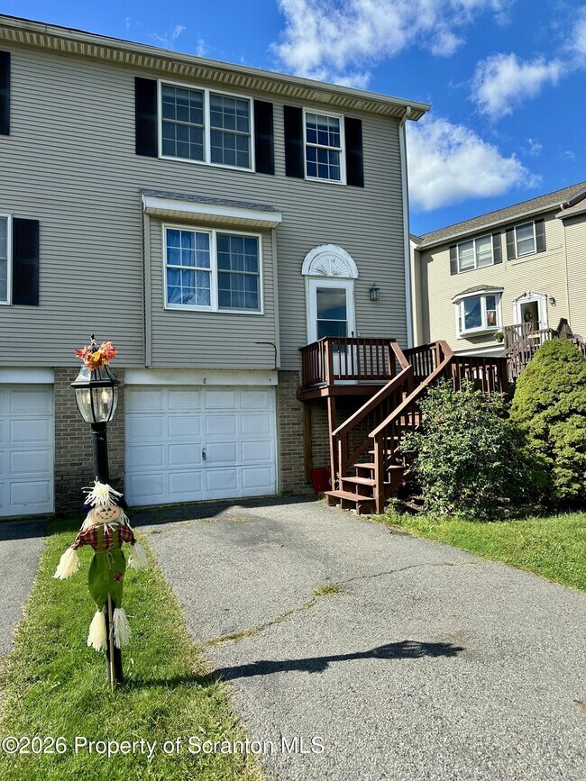 Building Photo - 8 Briarwood Way