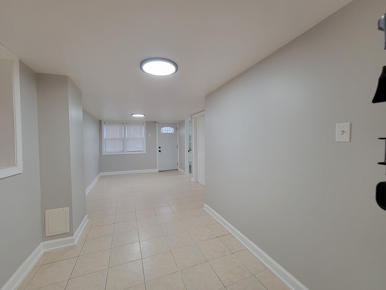 Building Photo - 3039 S Throop St