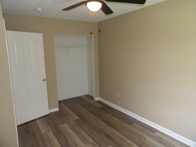 Building Photo - 326 Bypass Plaza Dr