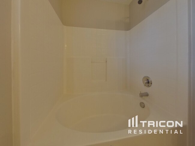 Building Photo - 386 Fox Trot Dr