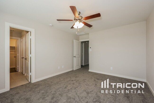 Building Photo - 302 Yorkshire Ct