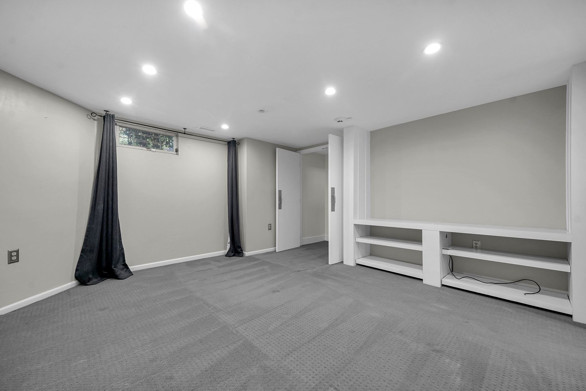 Building Photo - 992 Neil Ave