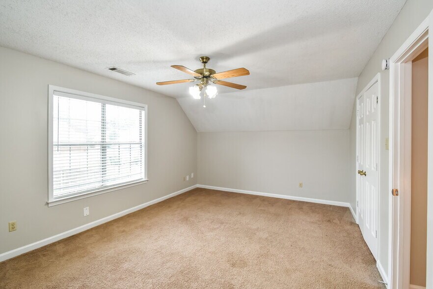 Building Photo - 7490 Overcreek Ln