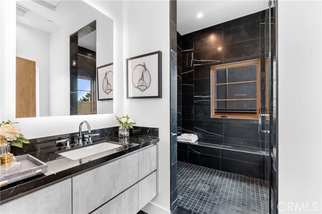 Building Photo - 1035 N Vista St