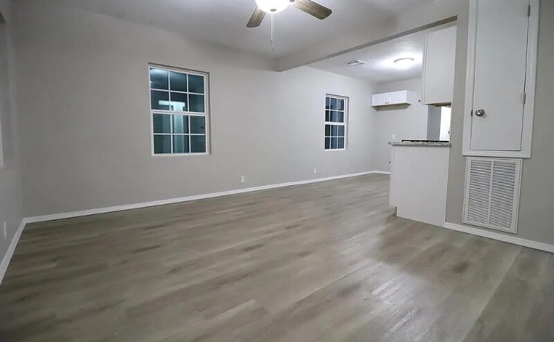 Building Photo - 5202 N Rockwell Ave