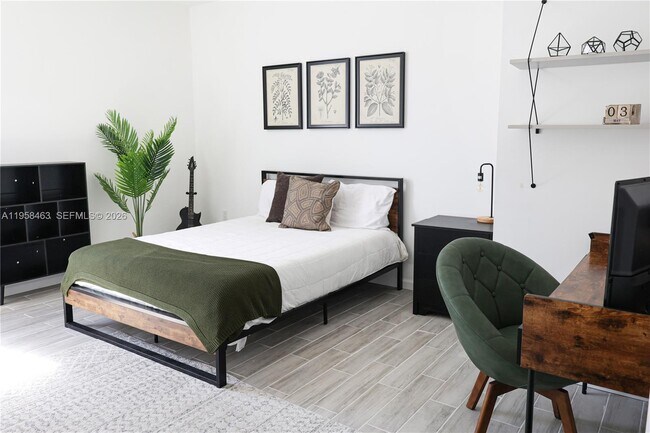 Building Photo - 160 NE 57th St