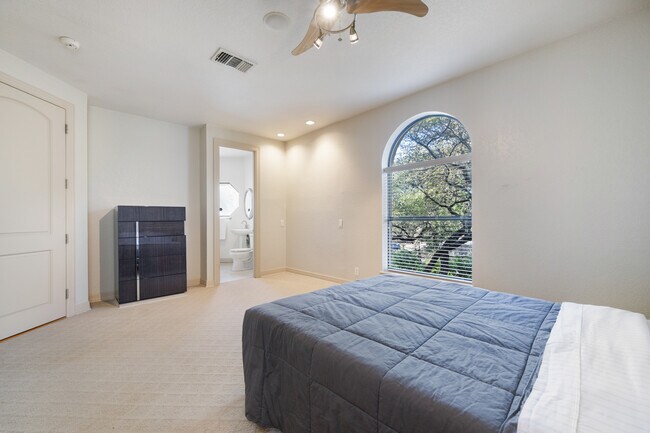 Building Photo - 3 Birnam Oaks