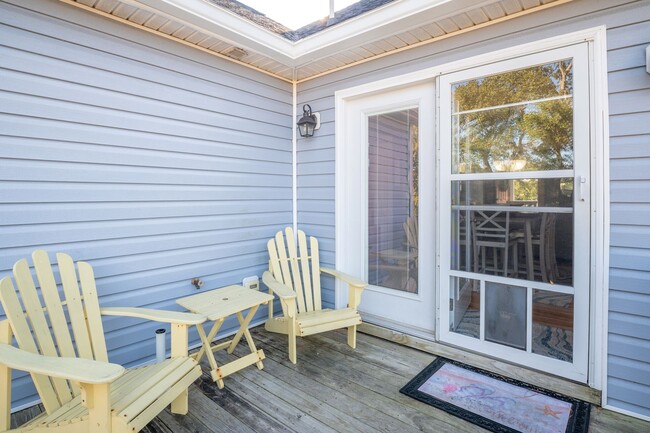 Building Photo - FURNISHED OFF-SEASON MONTHLY RENTAL - AVAI...