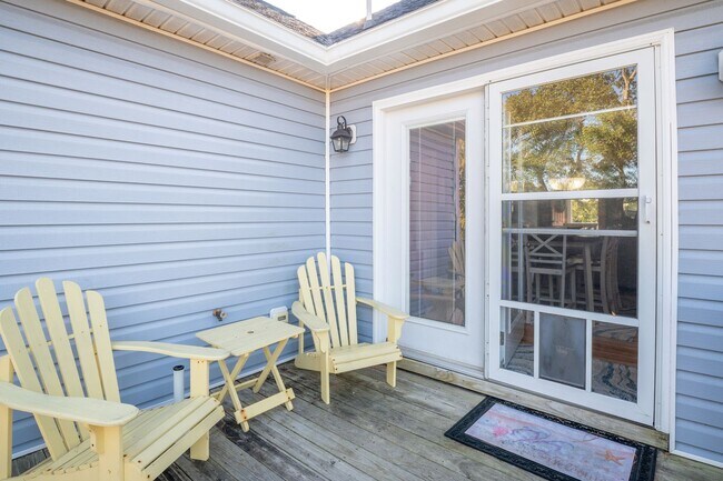 Building Photo - FURNISHED OFF-SEASON MONTHLY RENTAL