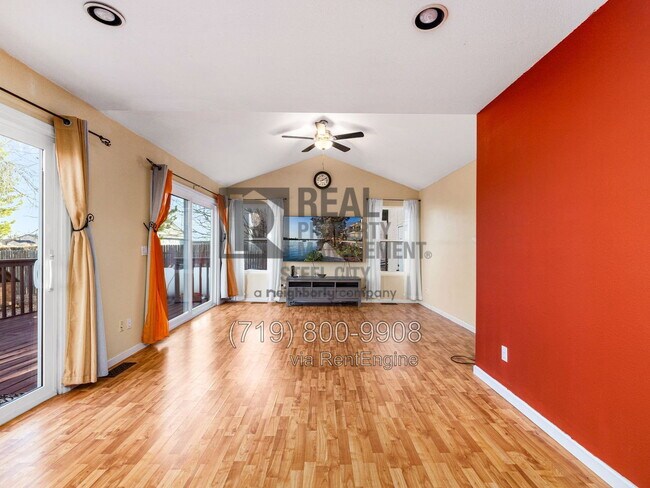 Building Photo - 275 W Baldwyn Dr