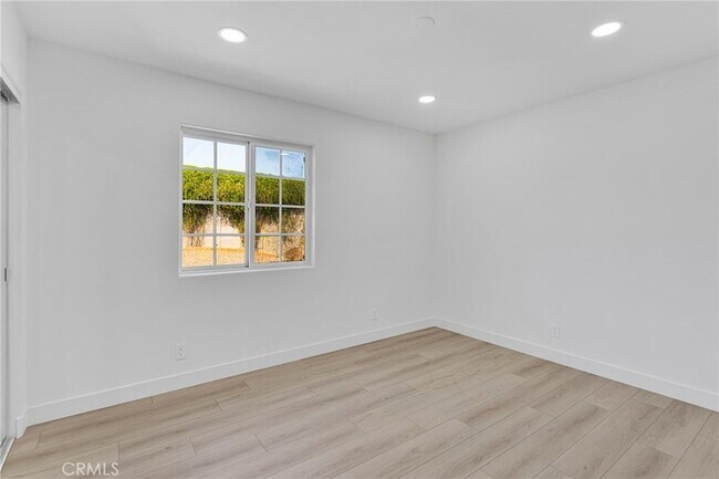 Building Photo - 348 W 83rd St