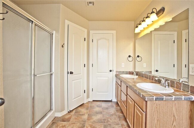 Building Photo - 4095 W Spring House Dr