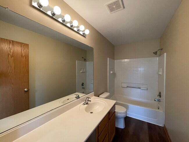 Building Photo - 649 Linda Ct