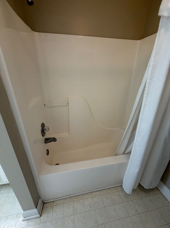 Building Photo - Elon / Townhome