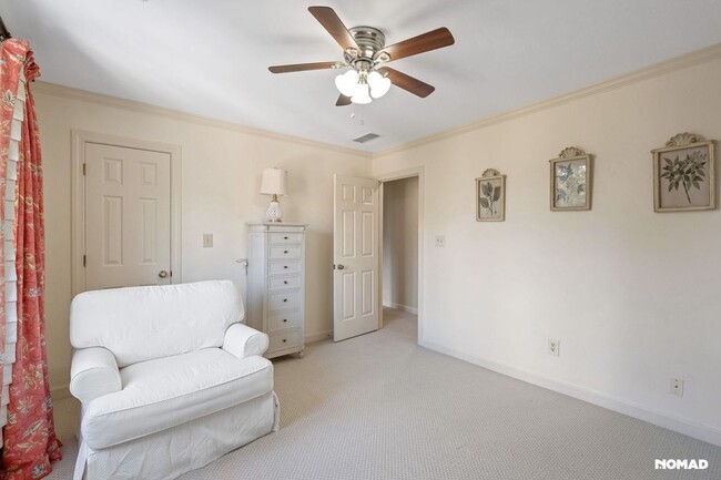 Building Photo - Stunning 4BR Townhome in Paces West Community